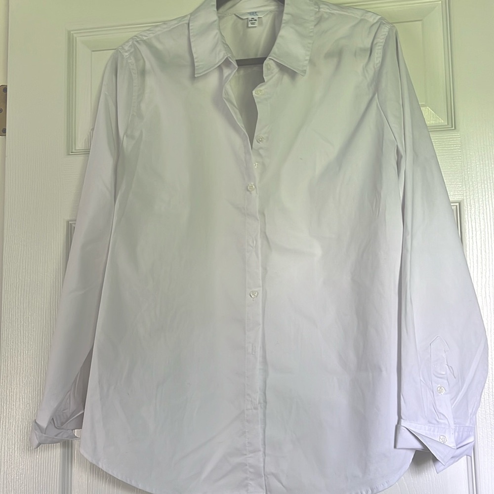 White blouse . Soft fabric. Blouse has never been worn. EC.
